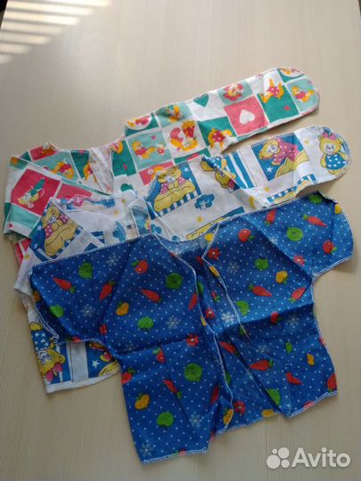 Распашонки и чепчики новые