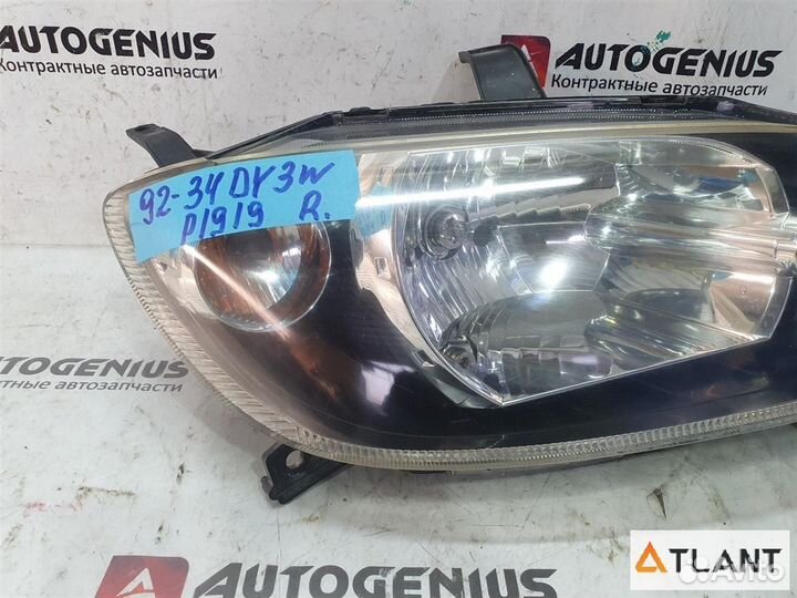 Фара передняя правая mazda demio