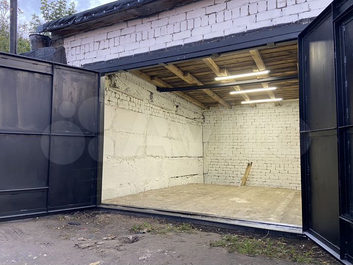 Гараж, > 30 м²