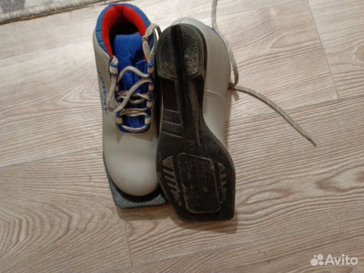 Лыжные ботинки