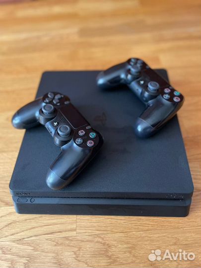 Sony playstation 4 slim 1tb + 2 геймпада и диски