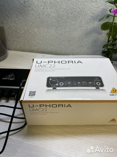 Звуковая карта Behringer umc22