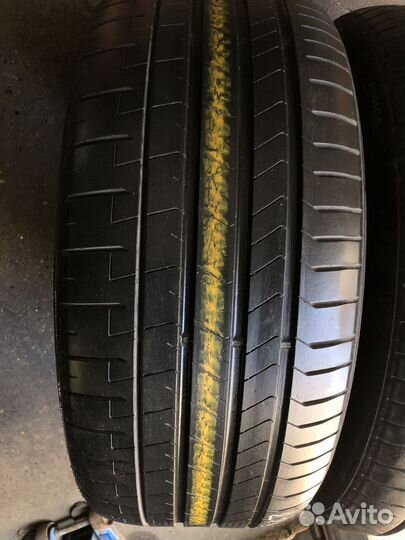 Pirelli P Zero PZ4 275/40 R22 107Y
