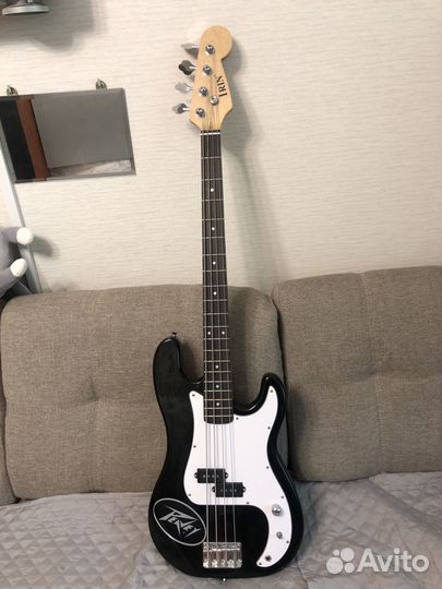 Бас гитара и комбоусилитель