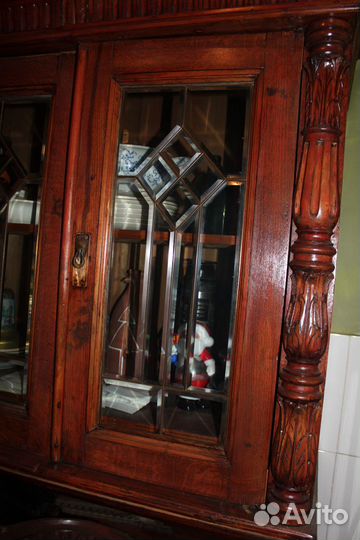 Антикварный кухонный шкаф