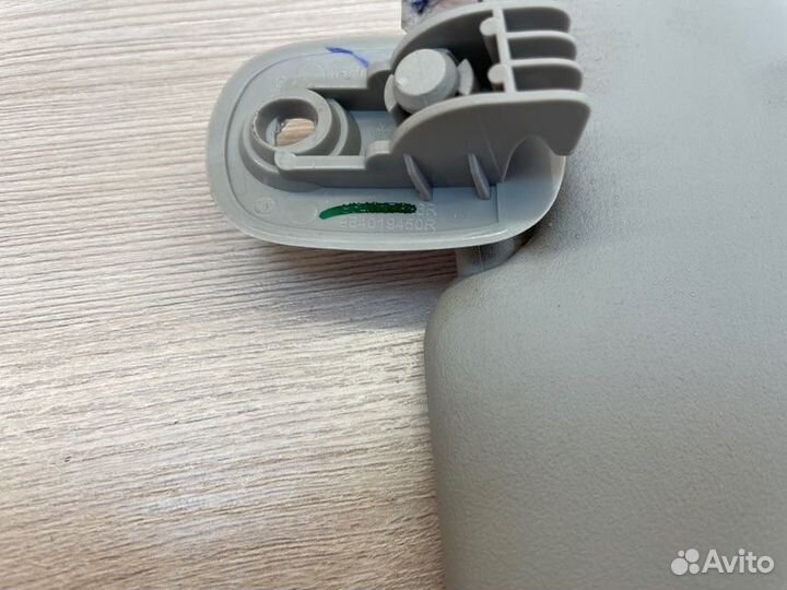 Козырек солнцезащитный левый Renault Logan