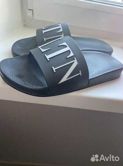 Сланцы Valentino