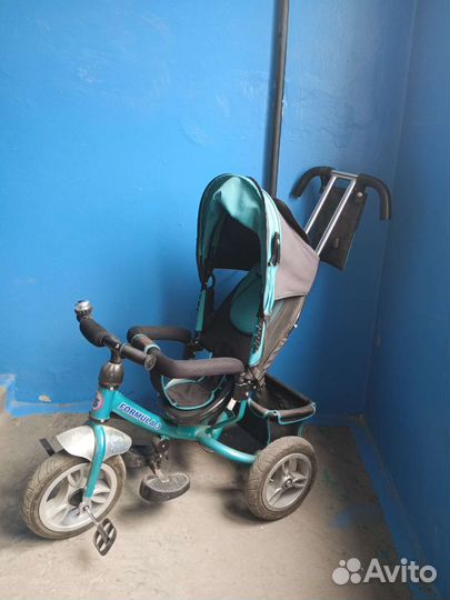 Детский велосипед с ручкой