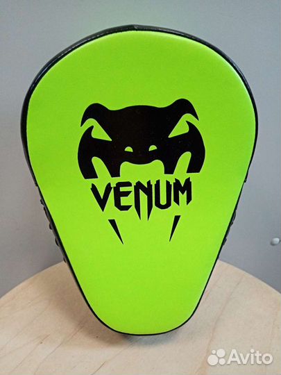 Лапа Venum