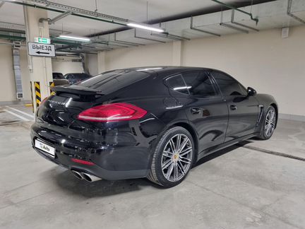 Porsche Panamera 4, 2016