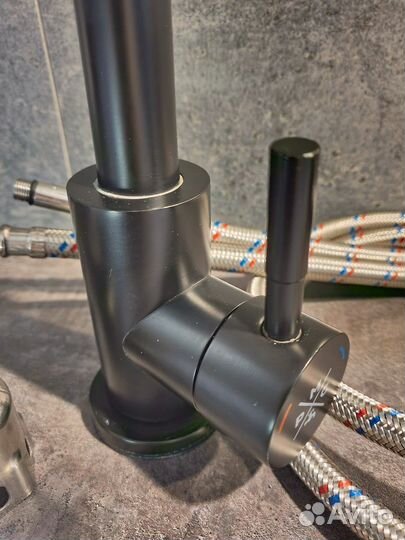 Смеситель из нержавеющей стали чёрный