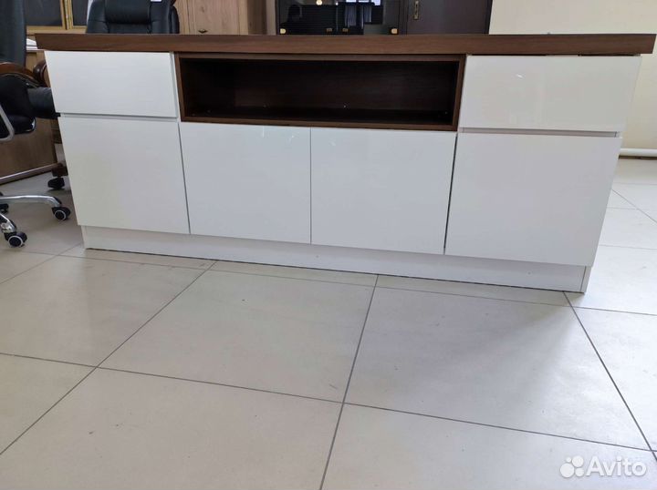 Тумба Греденция