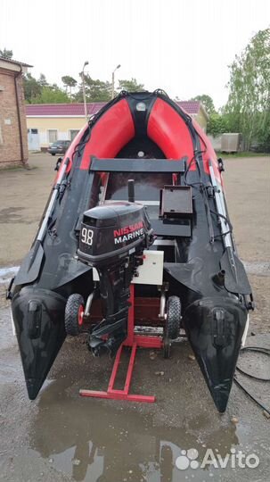 Лодка моторная