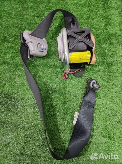 Ремень безопасности передний правый Mitsubishi La