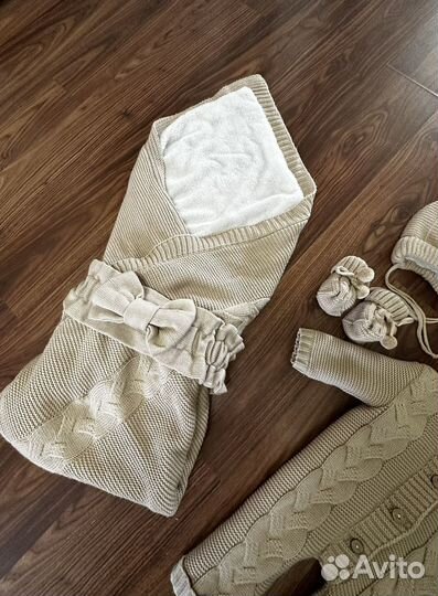 Вязаный комплект на выписку