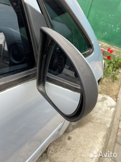 Правое боковое зеркало Mitsubishi Colt z3