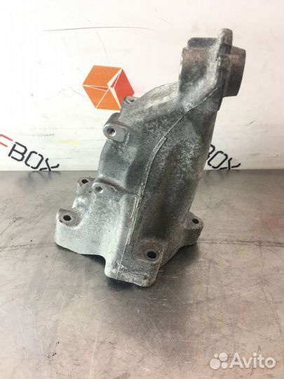 Кронштейн двигателя правый Mercedes C-Class W204