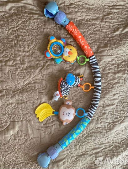 Дуга с игрушками