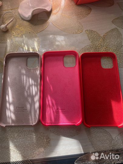 Продам 3 чехла на айфон 11