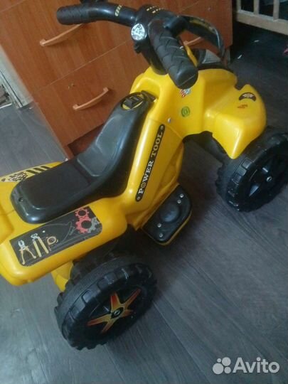 Детский квадроцикл на аккумуляторе