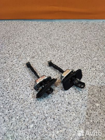 Ограничитель двери Nissan Qashqai j10