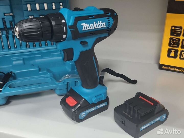 Новый шуруповерт makita (18v) с набором)