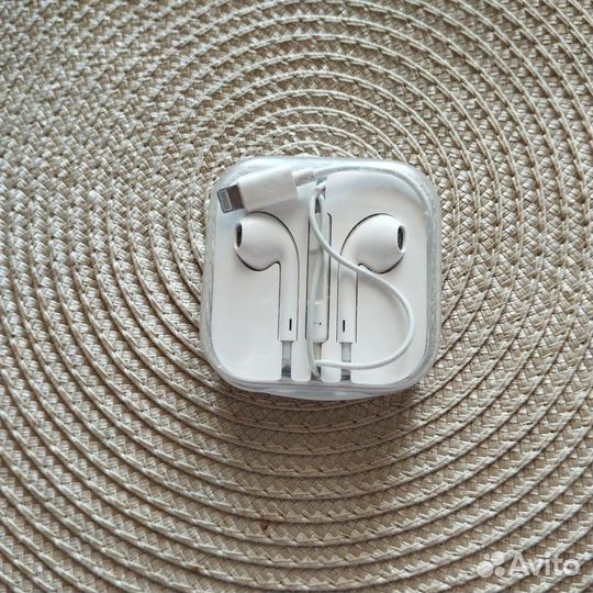 Аксессуары для iPhone 6 чехлы и наушники