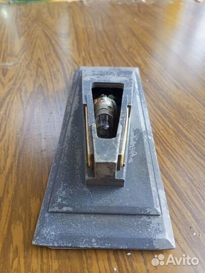 Апостомент от сувенира спутник