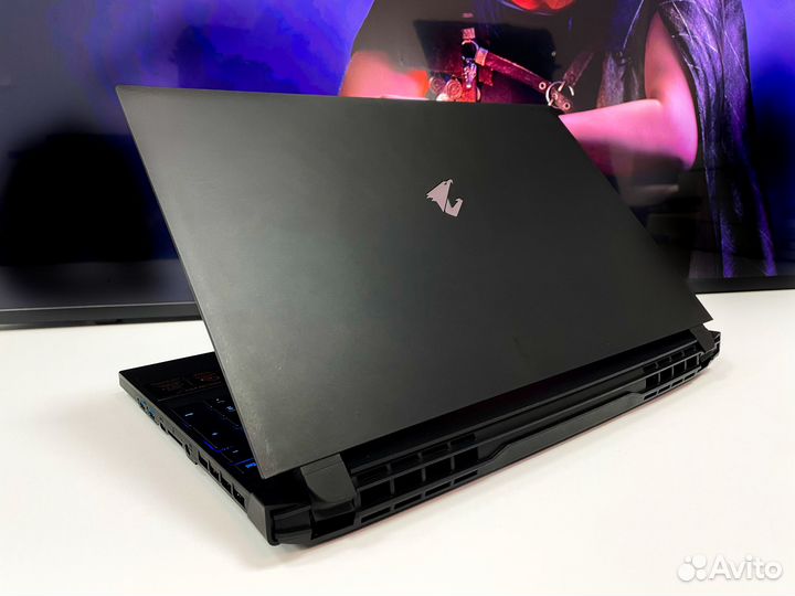 Ноутбук Gigabyte для игр GeForce RTX 3070/i7+SSD