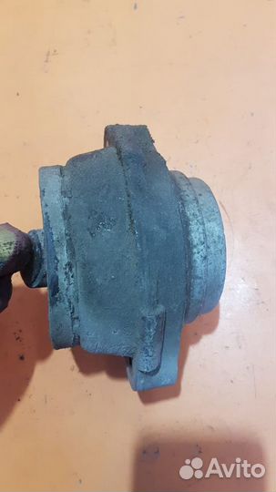 Подушка двигателя правая на BMW X5 E53