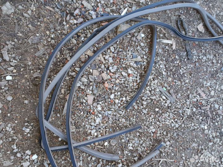 Уплотнитель двери на лансер 9