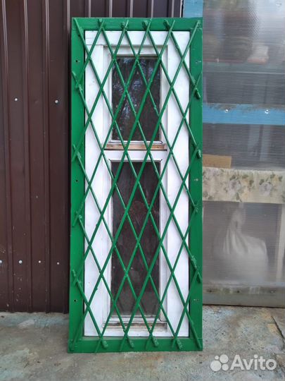 Продам окно в сборе с решеткой для чердака