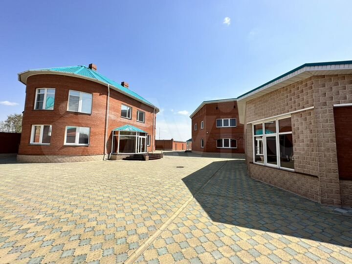 Коттедж 1000 м² на участке 83 сот.