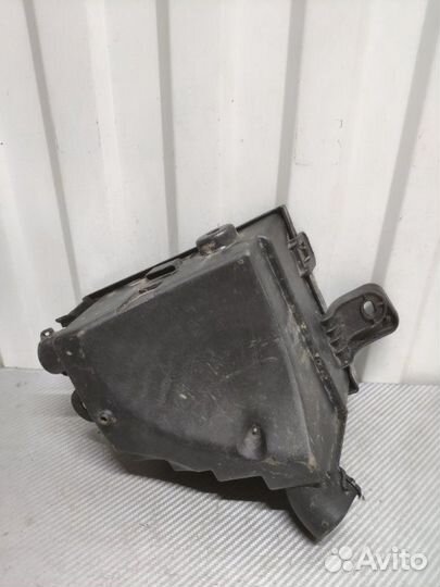 Корпус блока предохранителей Renault Logan 2004