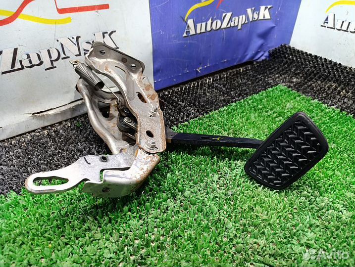 Педаль тормоза Toyota Land Cruiser Prado