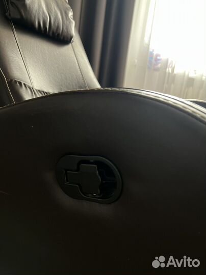 Кожаное кресло качалка