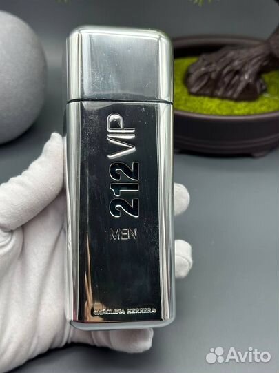 Carolina Herrera туалетная вода 212 VIP Men 100 ml