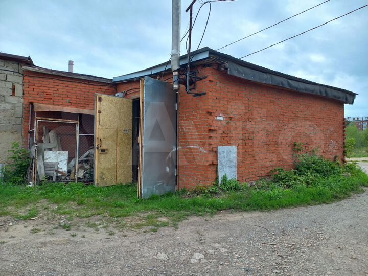 Гараж, > 30 м²