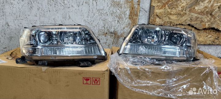 Фары на Suzuki grand vitara левая и правая 2шт