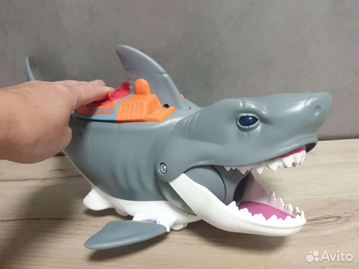 Игрушка акула