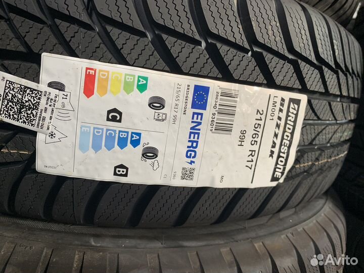 Bridgestone Blizzak LM-001 215/65 R17 99H