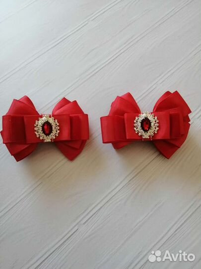 Комплект галстук - брошь и бантики