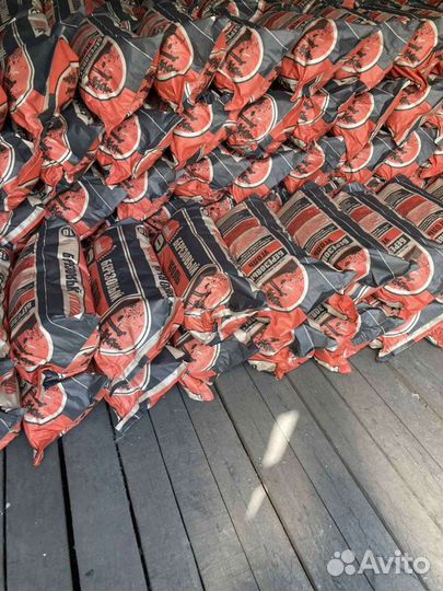 Уголь древесный в мешках