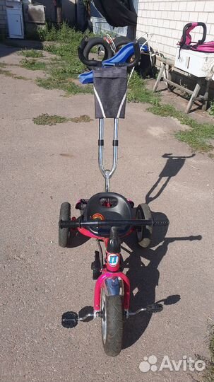 Детский велосипед с ручкой