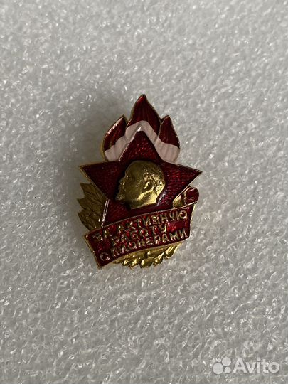 Значки СССР комсомольские