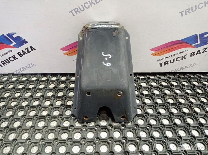 Кронштейн переднего амортизатора