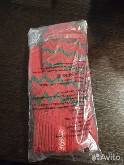 Зимний набор от coka-cola шапка, шарф, варежки