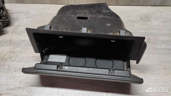 Бардачок пассат б3