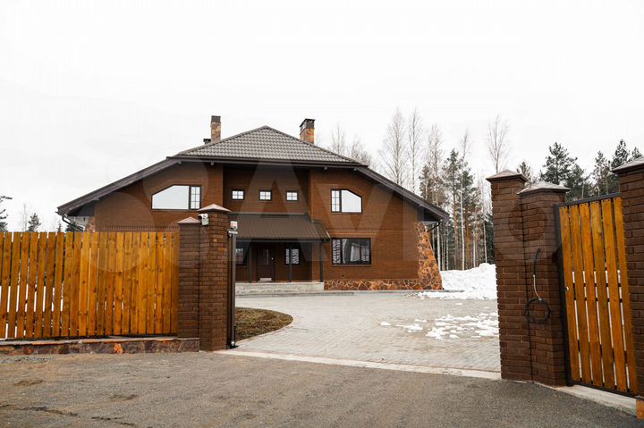 Дом 350 м² на участке 50 сот.