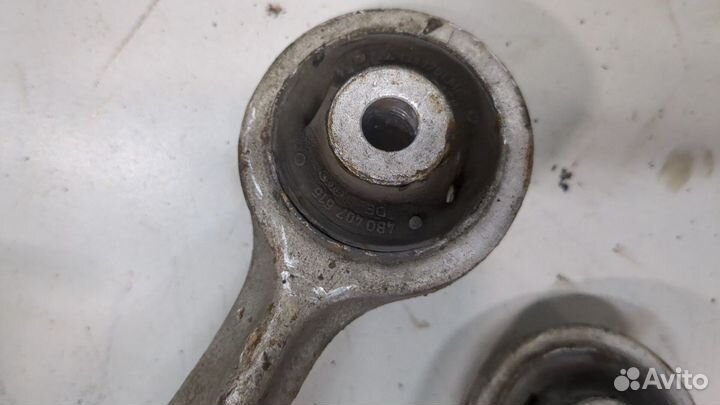 Ступица (кулак, цапфа) правая передняя Volkswagen Passat 5